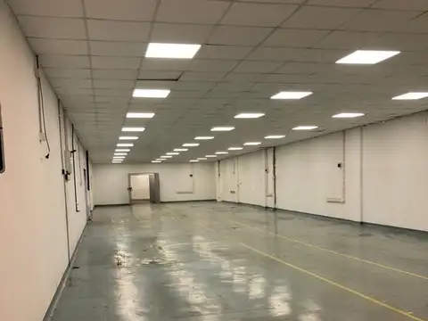 Galpón Mixtura 2 e/camión (1400m2)