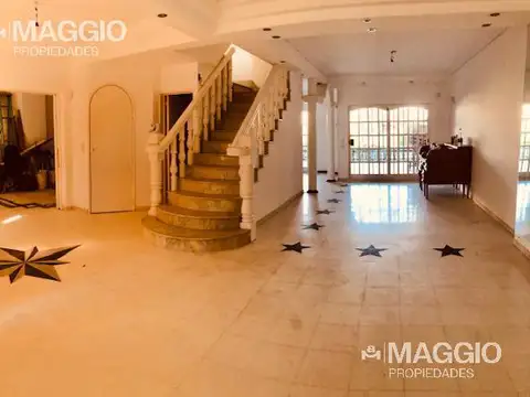 Casa 6 ambientes con 3 baños