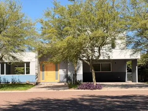 Hermosa casa en B° Los Teros.