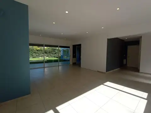 Casa 7 ambientes con 2 baños