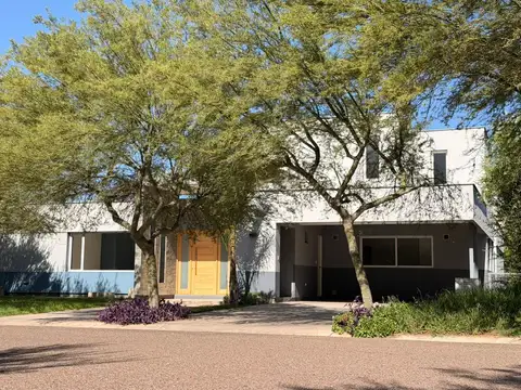 Hermosa casa en B° Los Teros.