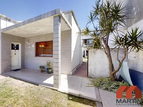 Casa en venta en Martinez, 2 casas a refaccionar 3 y 4 amb con patio y jardín