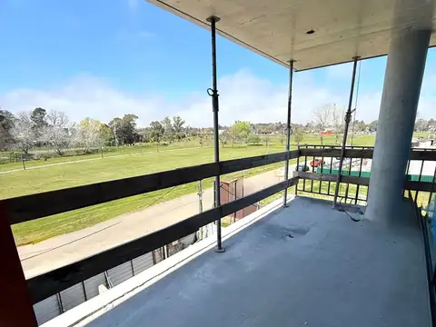Venta apto en Carrasco 2 Dormitorios y escritorio