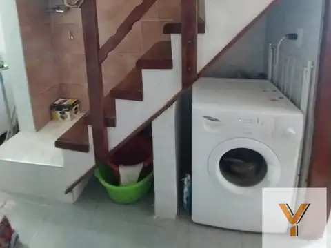 Casa en venta - 3 Dormitorios 1 Baño - Locales - 192Mts2 - Claromecó