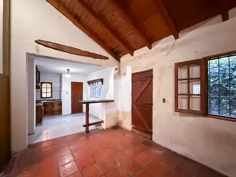 CASA DE PASILLO EN VENTA 2 DORMITORIOS FISHERTON