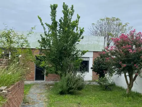 Casa 5 ambientes con 2 baños