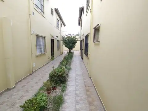 49 300, Piso 1