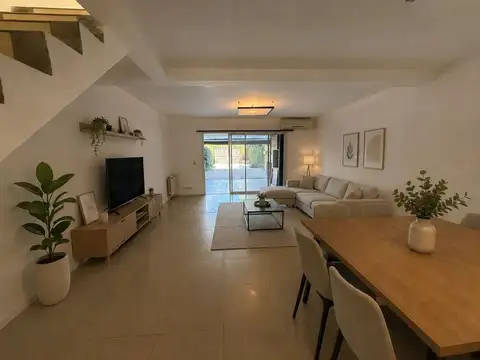 Depto Tipo Casa en Alquiler en Altos De La Merced, USD 2.200
