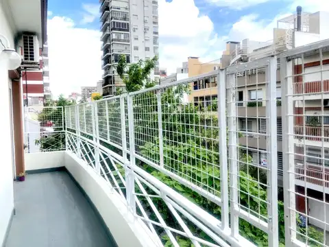 V.Urquiza. Giribone y Triunvirato PH 3 ambientes. Subte.