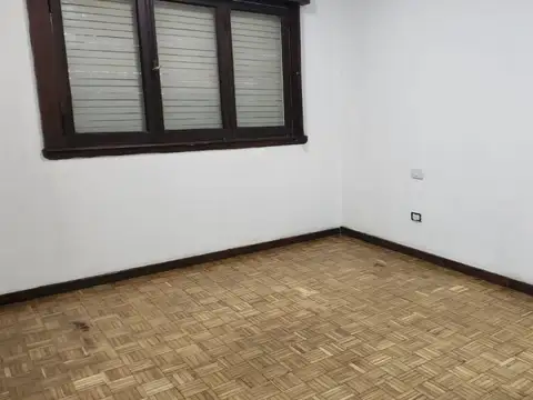 Casa en Alquiler en Quilmes Oeste, $ 900.000