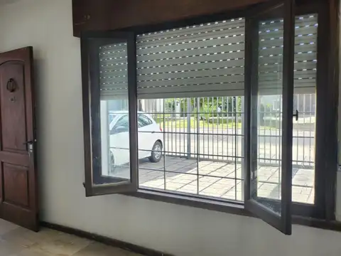 Casa en Alquiler en Quilmes Oeste, $ 900.000