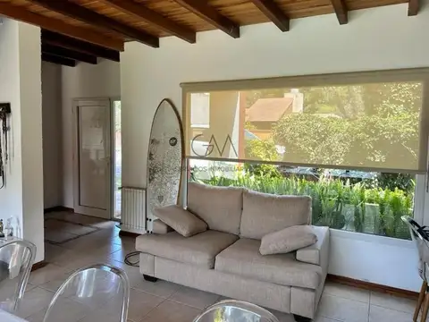 Casa en Alquiler con 1 cochera