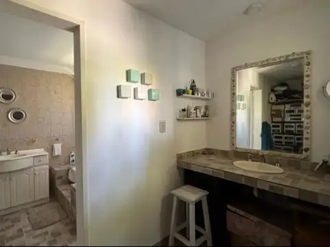 Casa en Venta con 3 cocheras