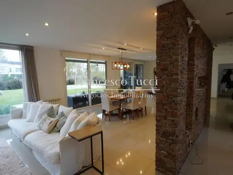 Casa en Venta al Oeste