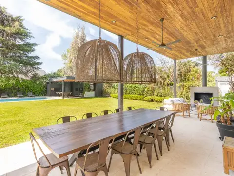 Casa 7 ambientes con 4 baños