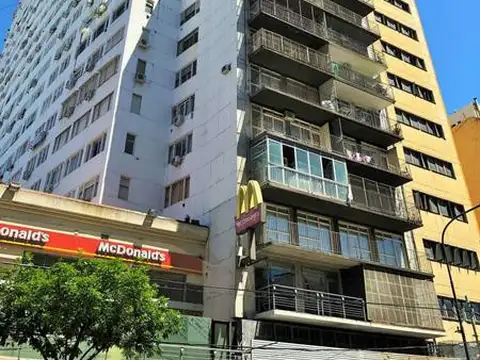 Departamento de tres ambientes en venta en Caballito.