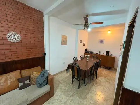 Depto Tipo Casa 6 ambientes con 2 baños