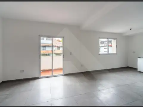 Bruela 3100, Piso 1