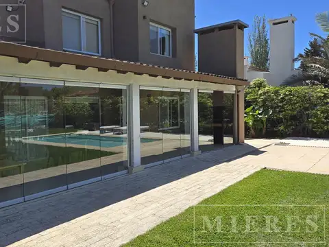 Casa en Alquiler Temporal con 4 cocheras