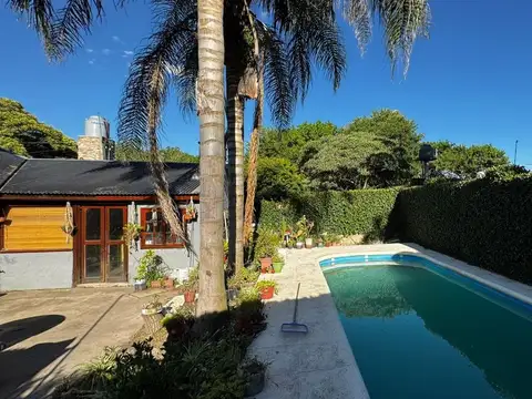 CASA 4 AMBIENTES VENTA PILETA LOCAL Y GARAJE