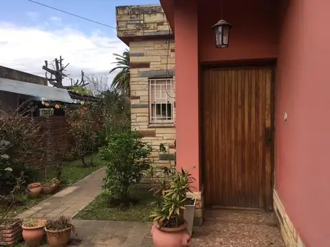 Casa 4 ambientes con 1 baño
