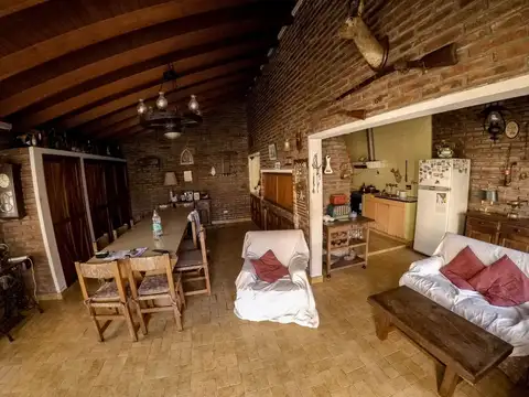 Casa en Venta con 2 cocheras