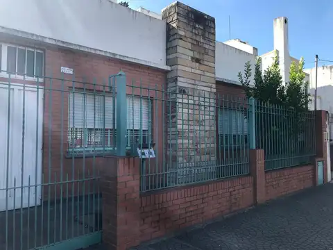 Casa 4 ambientes - Castelar Sur