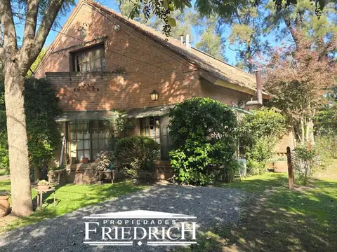 Casa en Venta con 2 cocheras