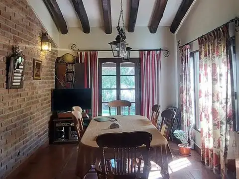 Casa 9 ambientes con 3 baños