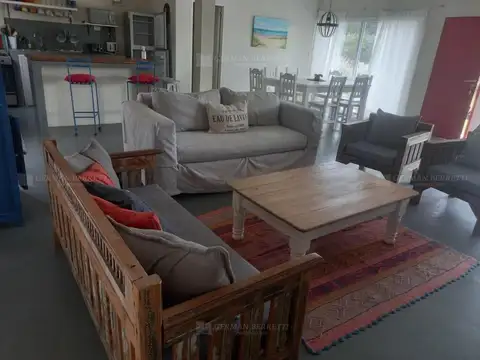 Casa 5 ambientes con 3 baños