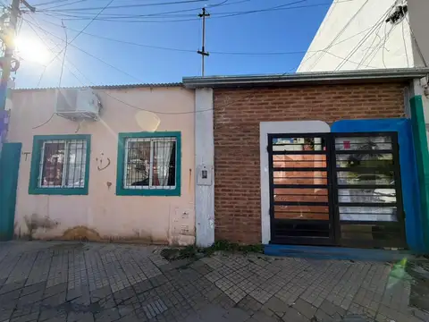 Se vende Casa/Lote a Modernizar Barrio Candioti.