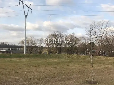 Lote de 855 m2 en venta en barrio Altos de Campo Grande Pilar