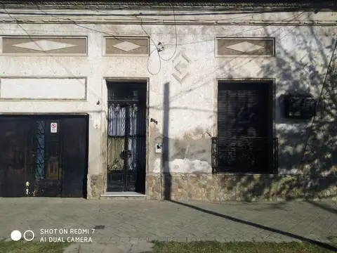 VIVIENDA CON PATIO Y COCHERA