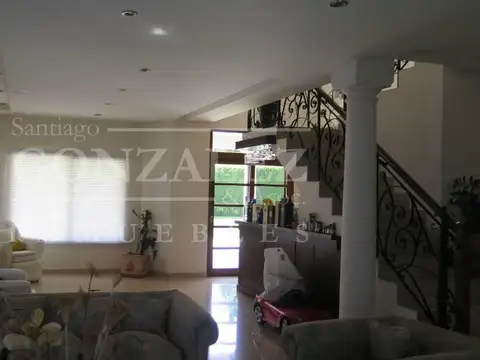 Casa 4 ambientes con 5 baños