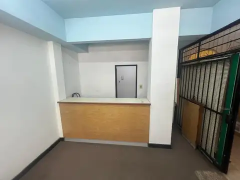 Local en excelente ubicación, a metros de Av. Díaz Vélez.