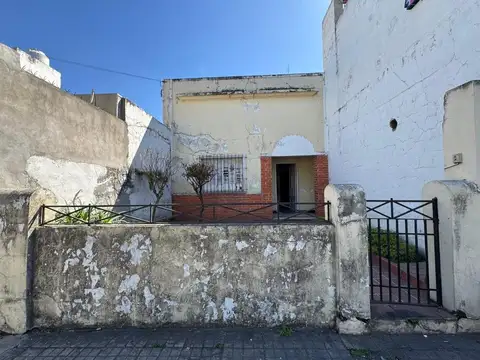 VENTA DE CASA A REFACCIONAR EN CANDIOTI SUR