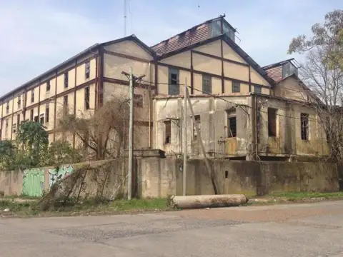 Galpón frente al puerto en venta - 3340mts2 - Berisso