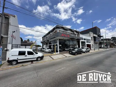 Fracción con salida a 2 calles sobre Avenida Calchaquí