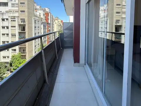Departamento un ambiente desplazado a la calle c/balcón, a 3 cuadras de la costa