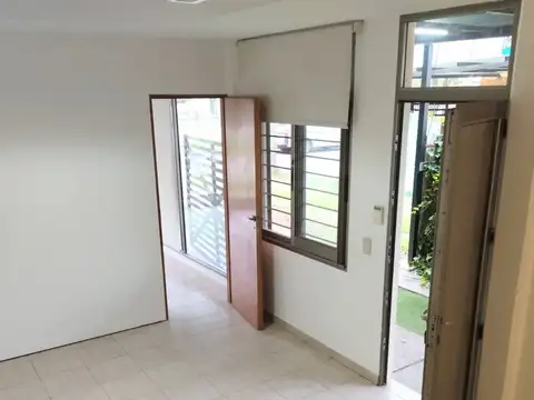 Casa 6 ambientes con 2 baños