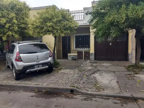 CASA con LOCAL en venta en Centro de G. de Laferrere