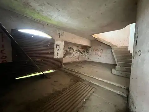 Venta amplia casa aterminar enesquina Pavon Arriba