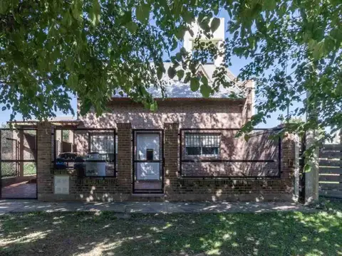 VENTA - CASA FISHERTON TRES DORMITORIOS Y COCHERA