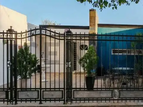 Hermosa casa en venta en barrio Los Arces