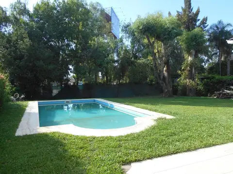Casa en Venta con 3 cocheras