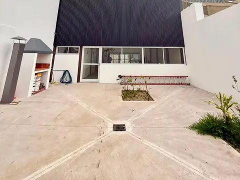 Local en Venta en Luis Agote, USD 320.000
