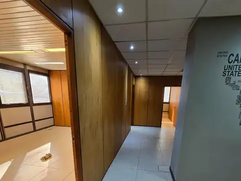 Oficina en Alquiler con 2 cocheras