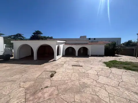 ALQUILER GALPON LOS BOULEVARES CON CASA