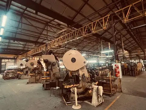 Galpon en Alquiler 102  mts Fondo