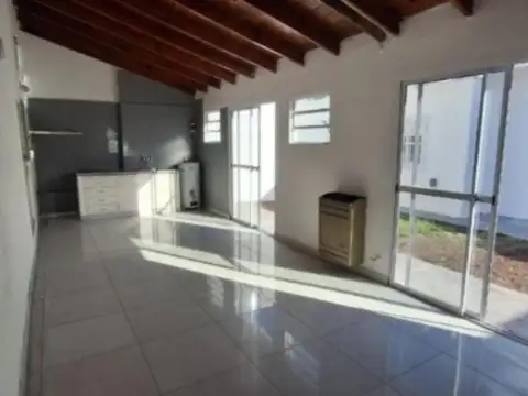 Casa 3 ambientes con 2 baños
